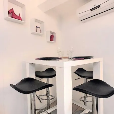 Nice Studio With Mezzanine For 4 People In Center Cannes
