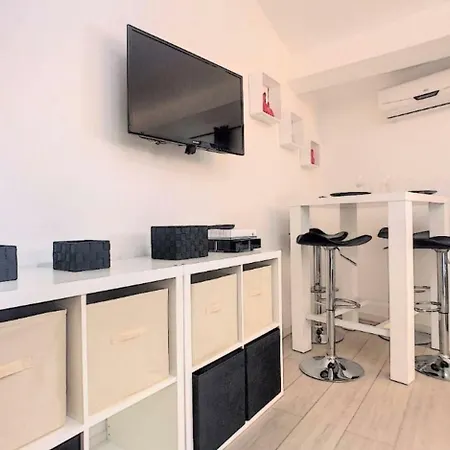 Nice Studio With Mezzanine For 4 People In Center * Cannes