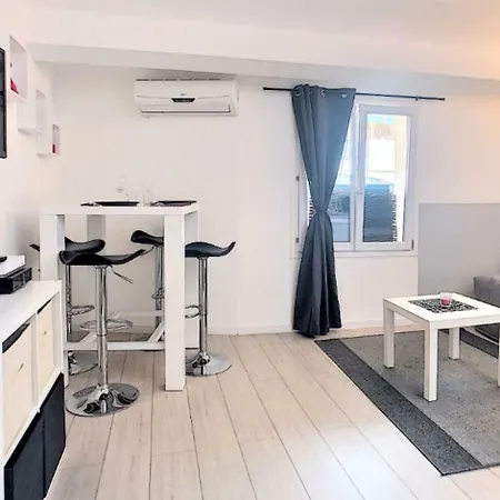 Nice Studio With Mezzanine For 4 People In Center * Cannes